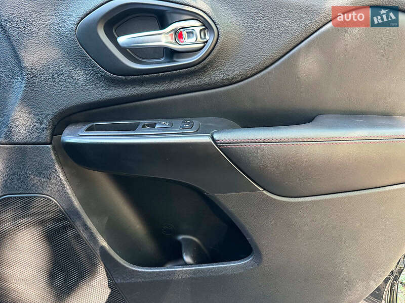 Внедорожник / Кроссовер Jeep Cherokee 2018 в Одессе