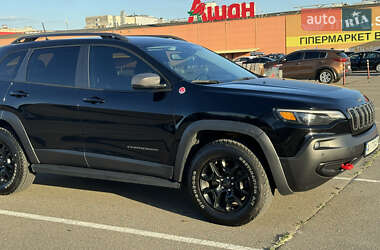 Внедорожник / Кроссовер Jeep Cherokee 2019 в 