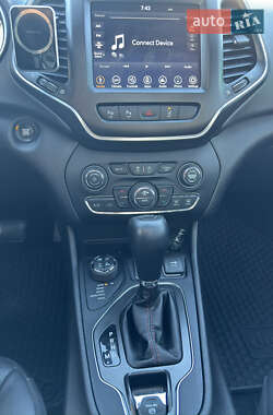 Внедорожник / Кроссовер Jeep Cherokee 2019 в 