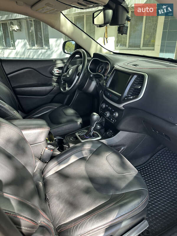 Внедорожник / Кроссовер Jeep Cherokee 2015 в Южноукраинске