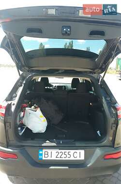 Внедорожник / Кроссовер Jeep Cherokee 2014 в 