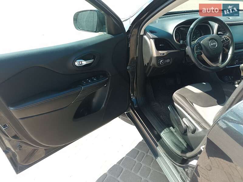 Внедорожник / Кроссовер Jeep Cherokee 2014 в Полтаве