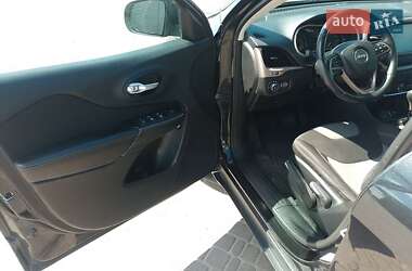 Внедорожник / Кроссовер Jeep Cherokee 2014 в 