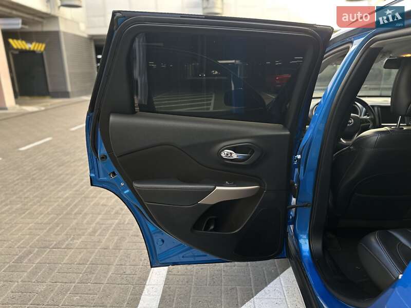 Позашляховик / Кросовер Jeep Cherokee 2017 в Києві фото 32 Позашляховик / Кросовер Jeep Cherokee 2017 в Києві