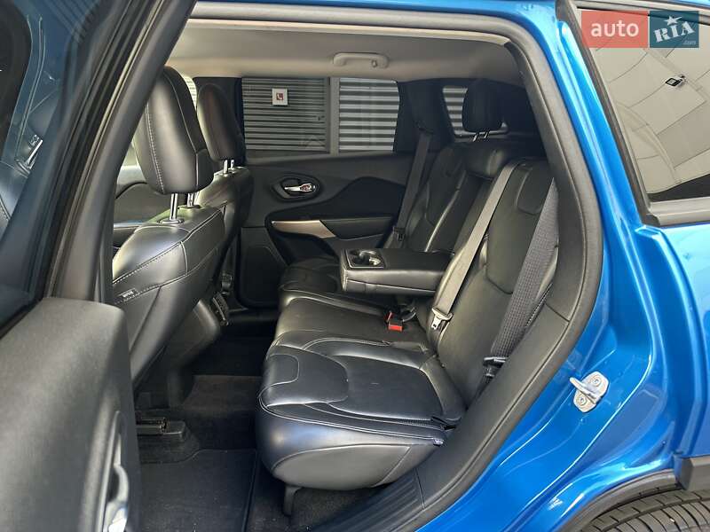 Позашляховик / Кросовер Jeep Cherokee 2017 в Києві фото 33 Позашляховик / Кросовер Jeep Cherokee 2017 в Києві
