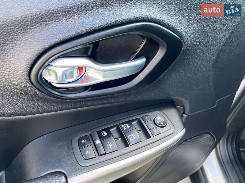 Внедорожник / Кроссовер Jeep Cherokee 2020 в Львове фото 13 Внедорожник / Кроссовер Jeep Cherokee 2020 в Львове