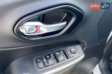 Внедорожник / Кроссовер Jeep Cherokee 2020 в 