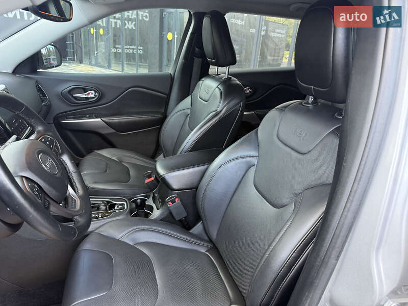 Позашляховик / Кросовер Jeep Cherokee 2019 в Полтаві фото 33 Позашляховик / Кросовер Jeep Cherokee 2019 в Полтаві