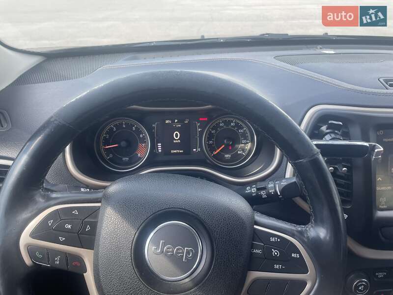 Позашляховик / Кросовер Jeep Cherokee 2015 в Тульчині