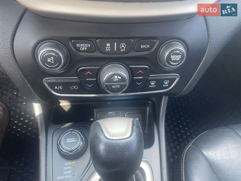 Позашляховик / Кросовер Jeep Cherokee 2015 в Тульчині