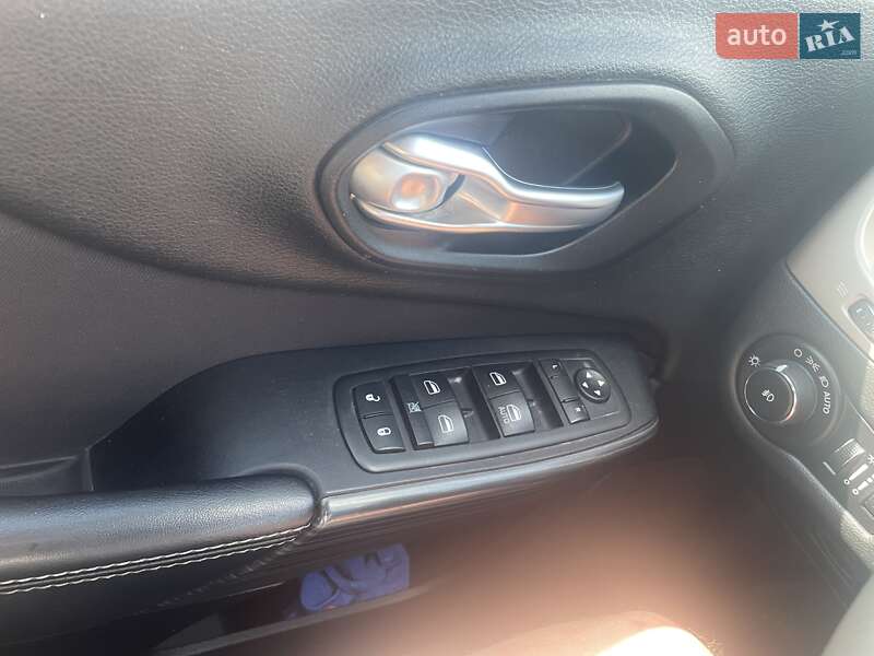 Позашляховик / Кросовер Jeep Cherokee 2015 в Тульчині