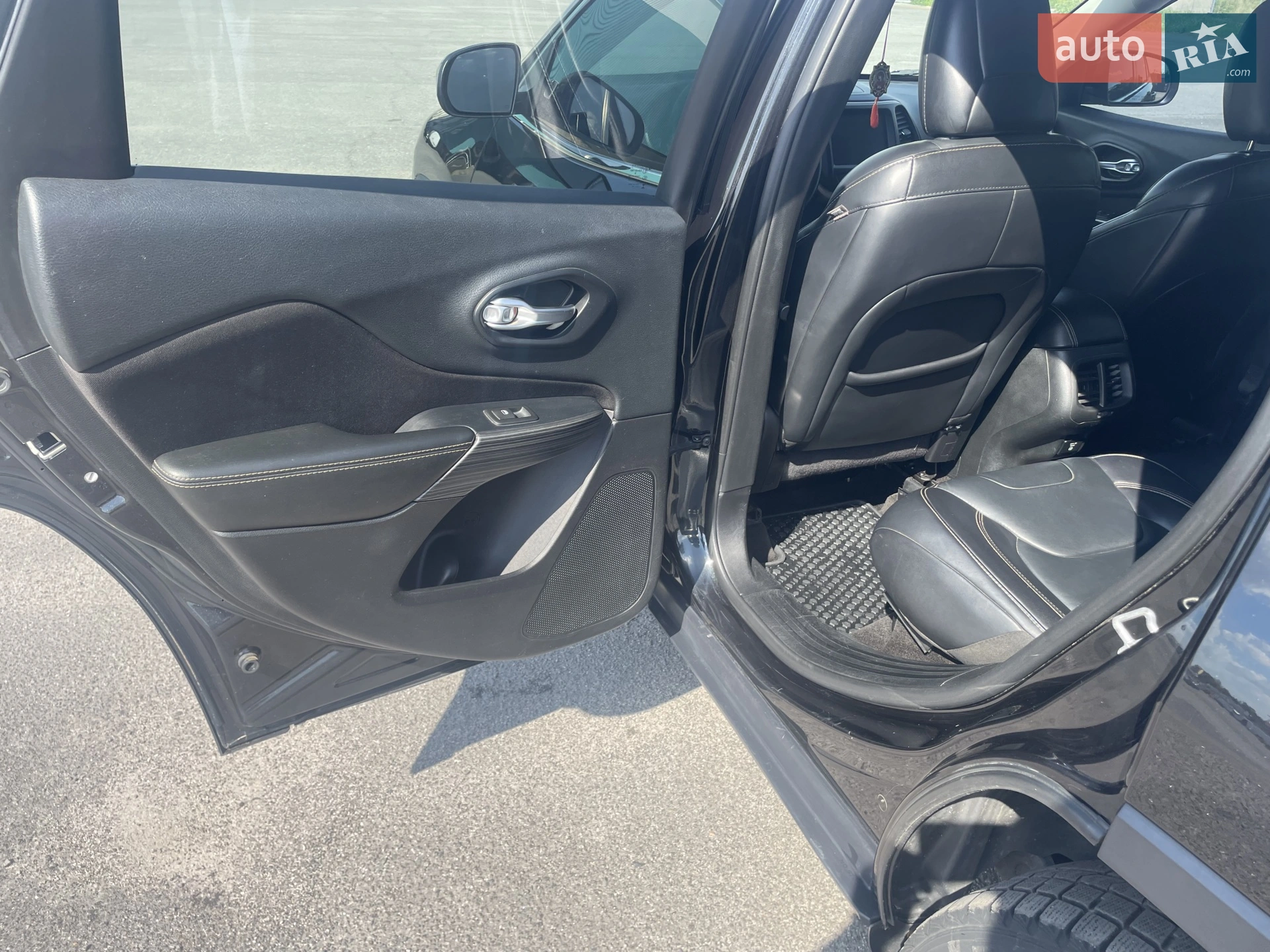 2015 Jeep Cherokee - мініатюра 24
