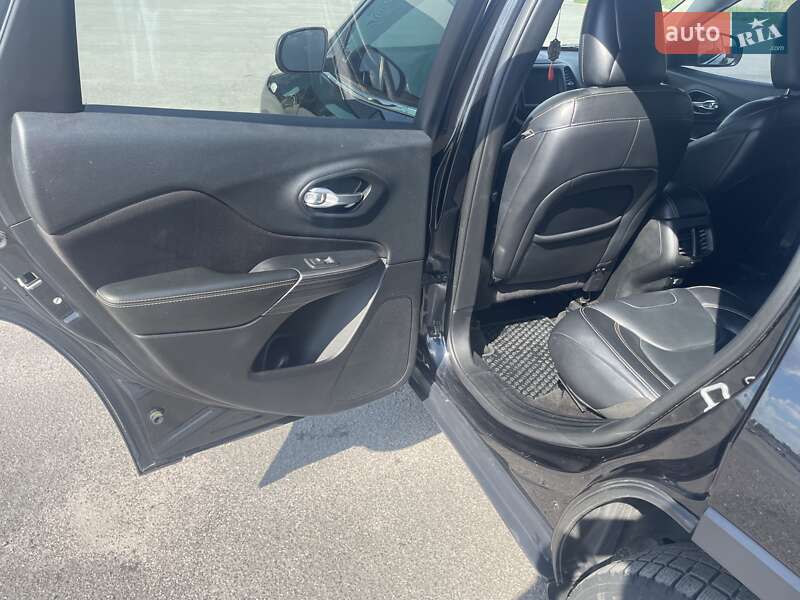 Позашляховик / Кросовер Jeep Cherokee 2015 в Тульчині