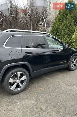 Внедорожник / Кроссовер Jeep Cherokee 2019 в 