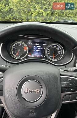 Внедорожник / Кроссовер Jeep Cherokee 2019 в 