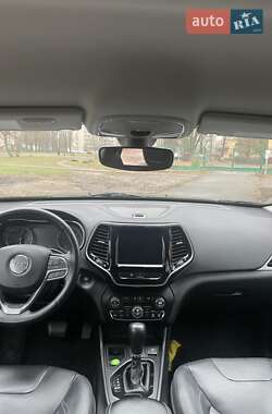 Внедорожник / Кроссовер Jeep Cherokee 2019 в 