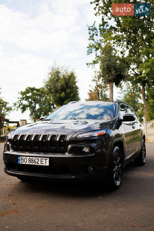 Внедорожник / Кроссовер Jeep Cherokee 2015 в 