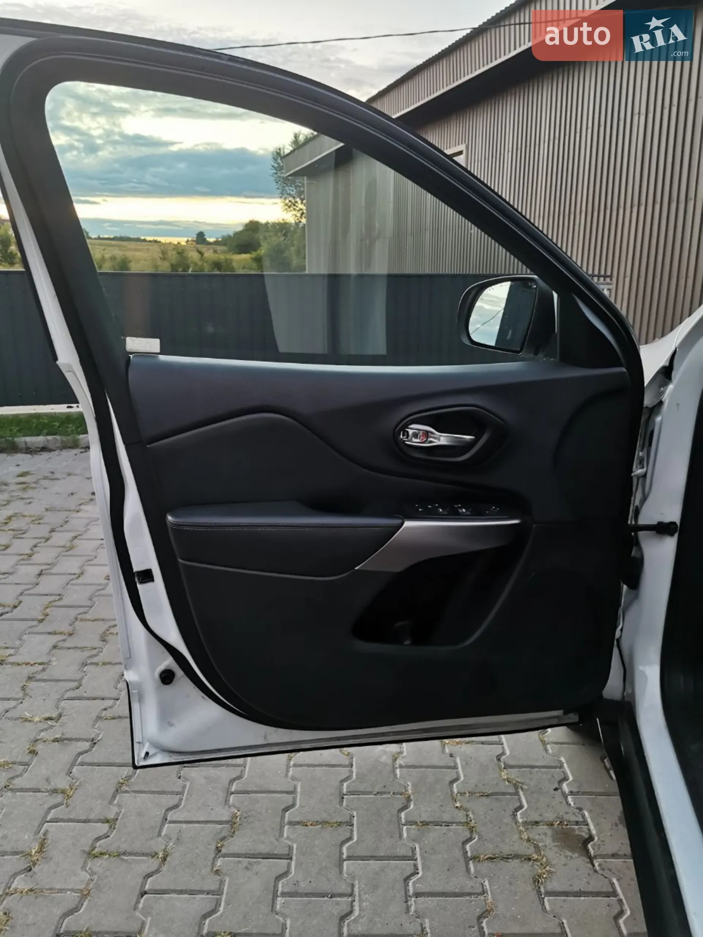2019 Jeep Cherokee - мініатюра 24