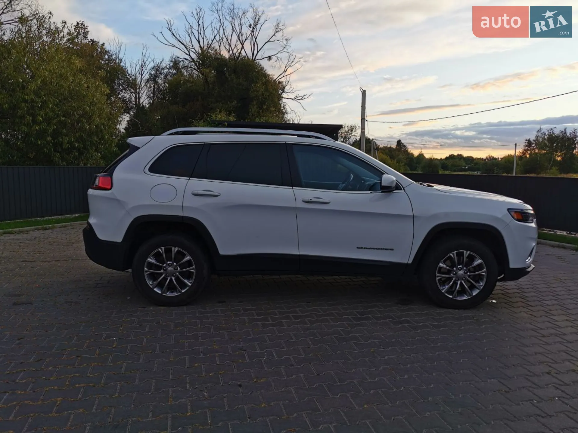 2019 Jeep Cherokee - мініатюра 38