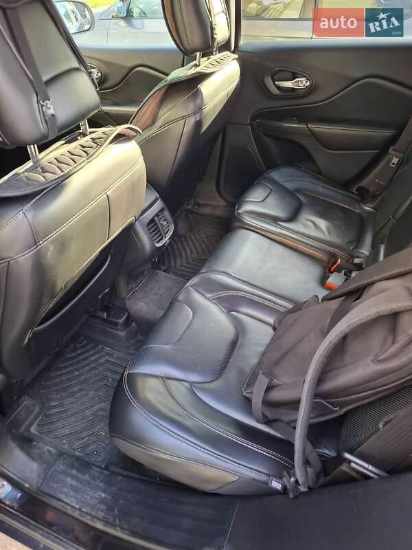 Внедорожник / Кроссовер Jeep Cherokee 2016 в Полтаве