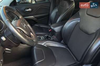 Внедорожник / Кроссовер Jeep Cherokee 2018 в 