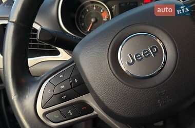 Внедорожник / Кроссовер Jeep Cherokee 2018 в 