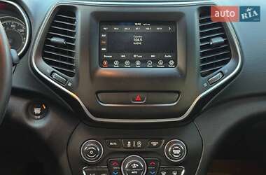 Внедорожник / Кроссовер Jeep Cherokee 2018 в 