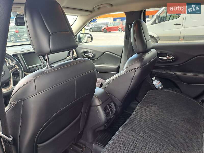 Внедорожник / Кроссовер Jeep Cherokee 2016 в Хмельницком