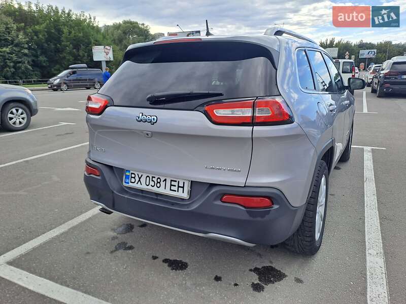 Внедорожник / Кроссовер Jeep Cherokee 2016 в Хмельницком