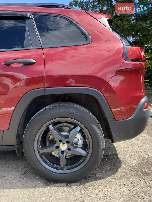 Внедорожник / Кроссовер Jeep Cherokee 2016 в Черновцах