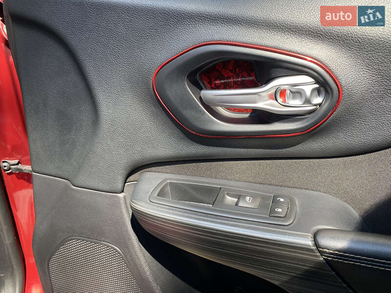 Внедорожник / Кроссовер Jeep Cherokee 2016 в Черновцах