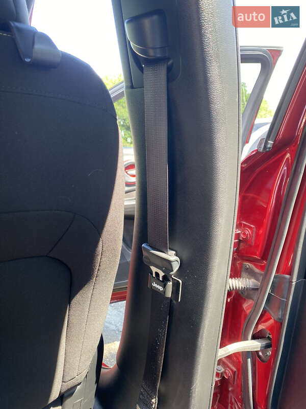 Внедорожник / Кроссовер Jeep Cherokee 2016 в Черновцах