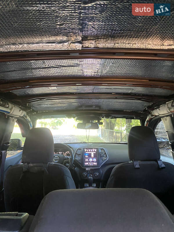 Внедорожник / Кроссовер Jeep Cherokee 2016 в Черновцах