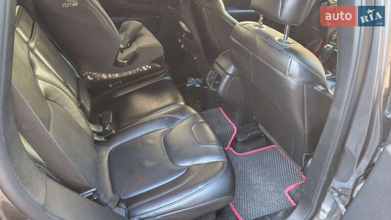 Внедорожник / Кроссовер Jeep Cherokee 2014 в Киеве