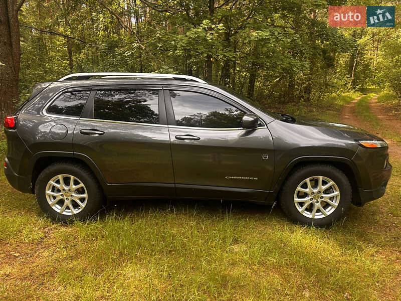 Внедорожник / Кроссовер Jeep Cherokee 2016 в Городне