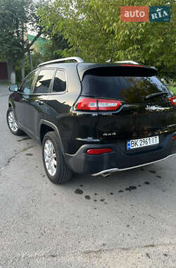 Внедорожник / Кроссовер Jeep Cherokee 2015 в 