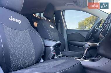 Внедорожник / Кроссовер Jeep Cherokee 2017 в 