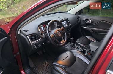 Внедорожник / Кроссовер Jeep Cherokee 2018 в 