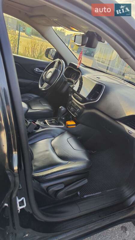 Позашляховик / Кросовер Jeep Cherokee 2016 в Сарнах