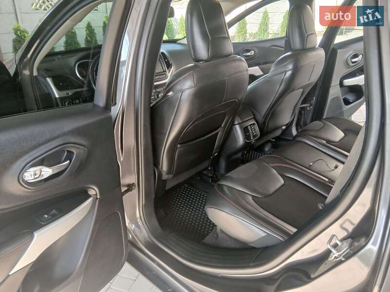 Внедорожник / Кроссовер Jeep Cherokee 2017 в Джурине фото 10 Внедорожник / Кроссовер Jeep Cherokee 2017 в Джурине