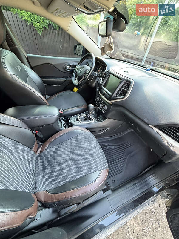 Позашляховик / Кросовер Jeep Cherokee 2015 в Хмельницькому фото 18 Позашляховик / Кросовер Jeep Cherokee 2015 в Хмельницькому