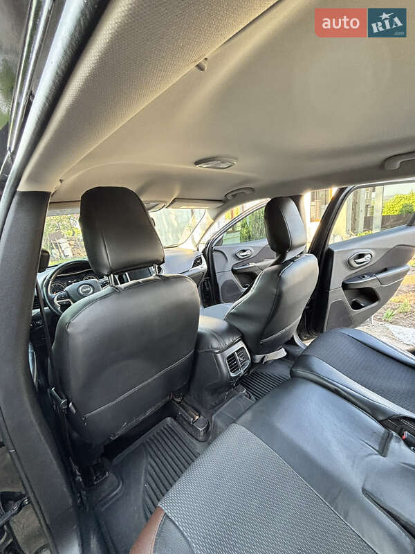 Позашляховик / Кросовер Jeep Cherokee 2015 в Хмельницькому фото 24 Позашляховик / Кросовер Jeep Cherokee 2015 в Хмельницькому