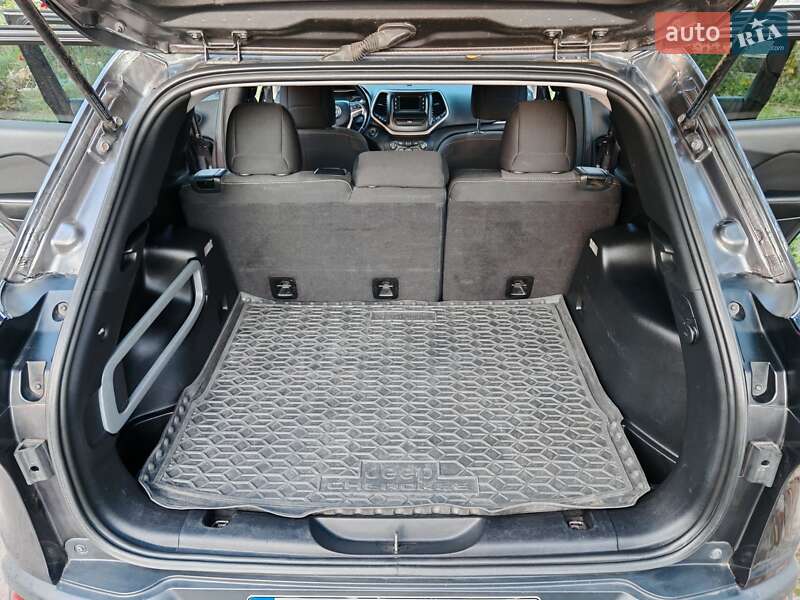 Внедорожник / Кроссовер Jeep Cherokee 2015 в Прилуках