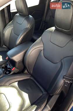 Внедорожник / Кроссовер Jeep Cherokee 2018 в 