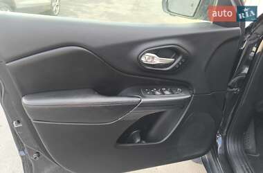 Внедорожник / Кроссовер Jeep Cherokee 2015 в 