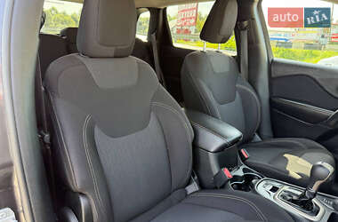Внедорожник / Кроссовер Jeep Cherokee 2014 в 