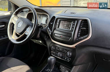 Внедорожник / Кроссовер Jeep Cherokee 2014 в 