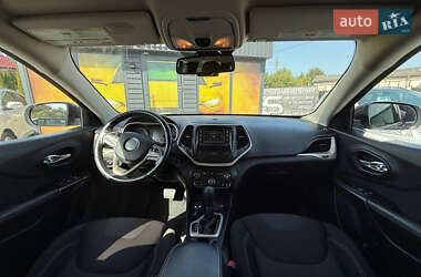 Внедорожник / Кроссовер Jeep Cherokee 2014 в 