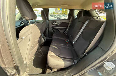 Внедорожник / Кроссовер Jeep Cherokee 2014 в 
