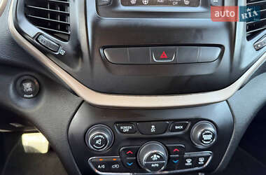 Внедорожник / Кроссовер Jeep Cherokee 2014 в 